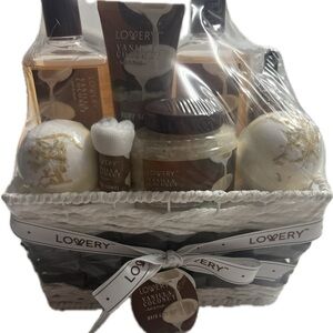 Vanilla coconut spa day in the basket- NWT-Lovery gift basket-